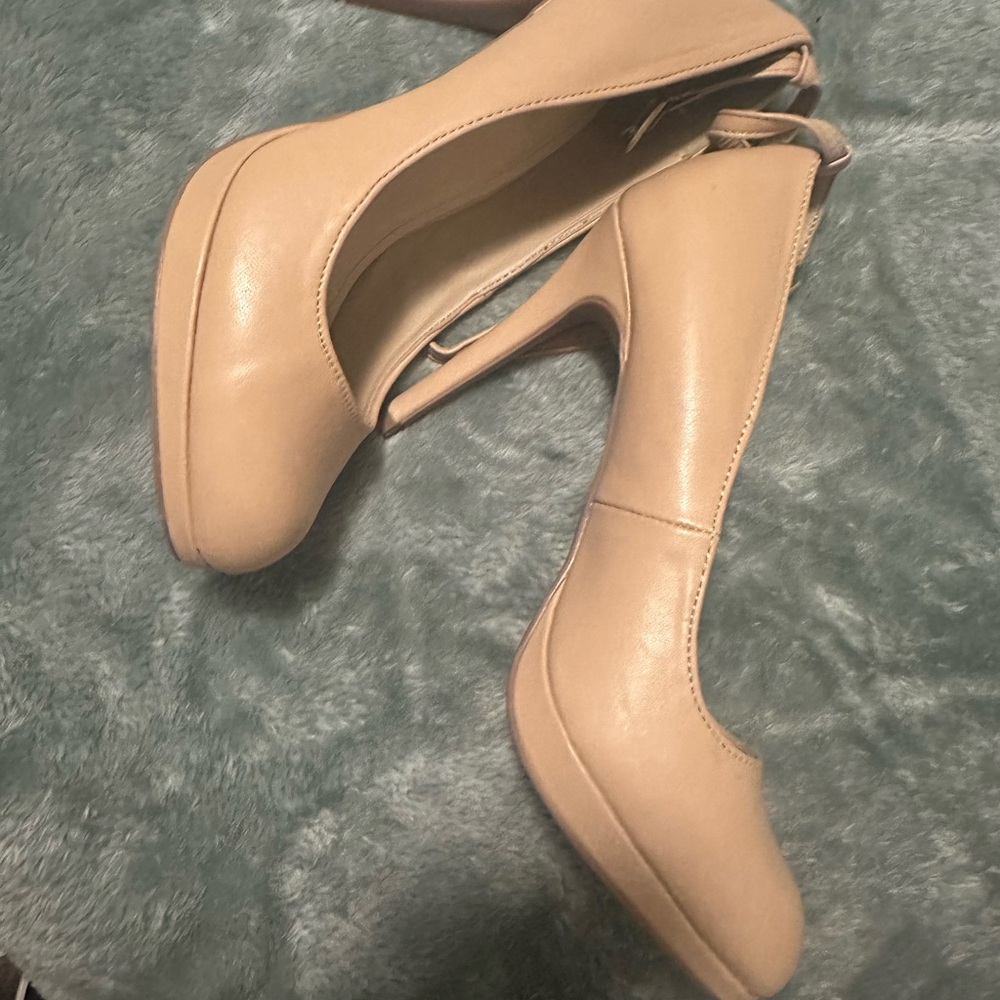 Bright Red High Heels with Pointed Toe and Thin Straps - Picture 5 of 10